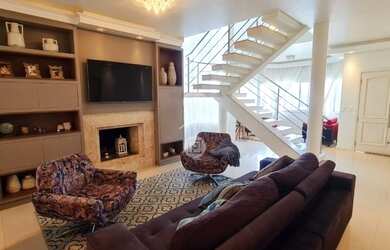 Imagem: A casa possui 3 Dormitórios, 3 Banheiros, 2 Vagas na garagem