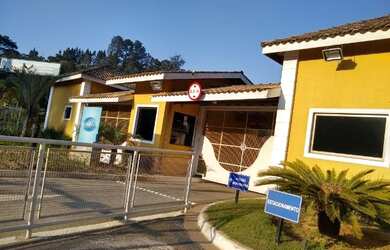 Imagem: A casa em condomínio possui 4 Dormitórios, 5 Banheiros, 4