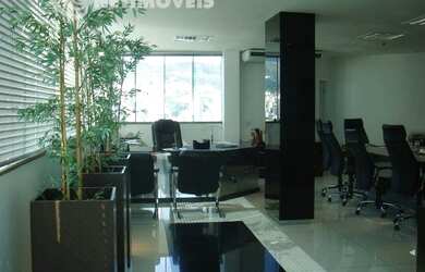 Imagem: O depósito possui 1 Vaga na garagem e 97m² de Área e está