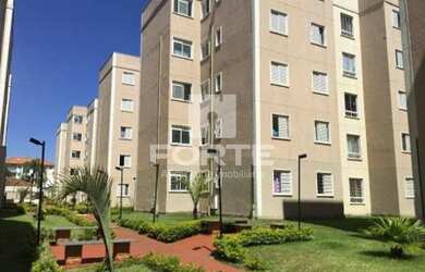 Imagem: O apartamento possui 2 Dormitórios, 1 Banheiro, 1 Vaga na garagem