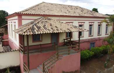 Imagem: A fazenda possui 2.825m² de Área e está localizado em Centro