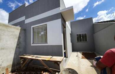 Imagem: A casa possui 2 Dormitórios, 1 Banheiro, 1 Vaga na garagem