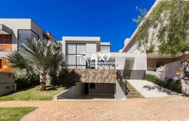 Imagem: A casa em condomínio possui 4 Dormitórios, 4 Banheiros, 2