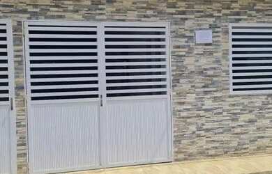 Imagem: A casa possui 2 Dormitórios, 1 Banheiro, 1 Vaga na garagem