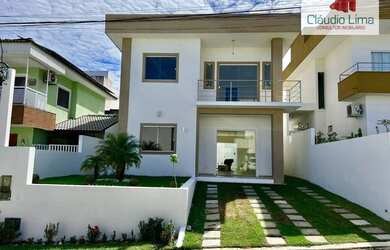 Imagem: A casa em condomínio possui 4 Dormitórios, 4 Banheiros, 2