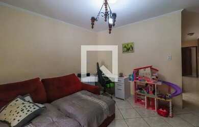 Imagem: A casa possui 3 Dormitórios, 3 Banheiros, 3 Vagas na garagem