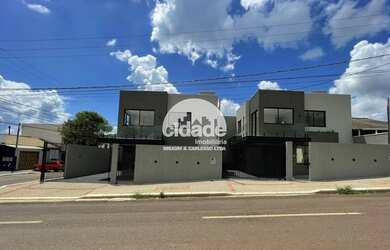 Imagem: A casa possui 2 Dormitórios, 2 Banheiros, 2 Vagas na garagem