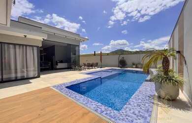 Imagem: A casa em condomínio possui 3 Dormitórios, 5 Banheiros, 4