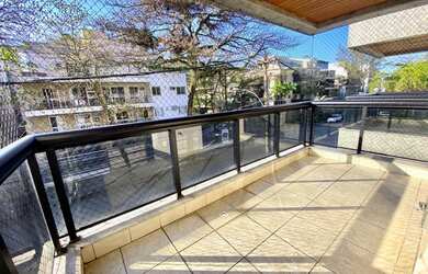 Imagem: O apartamento possui 4 Dormitórios, 3 Banheiros, 3 Vagas na