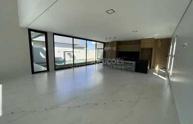 Imagem: A casa em condomínio possui 3 Dormitórios, 3 Banheiros, 2