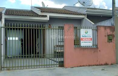 Imagem: A casa possui 2 Dormitórios, 2 Banheiros, 2 Vagas na garagem