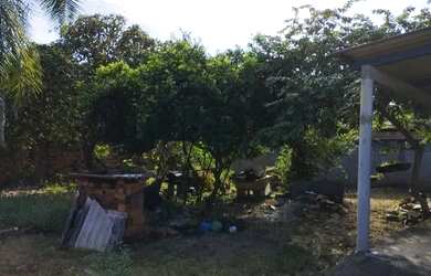 Imagem: A casa possui 2 Dormitórios, 2 Banheiros, 2 Vagas na garagem