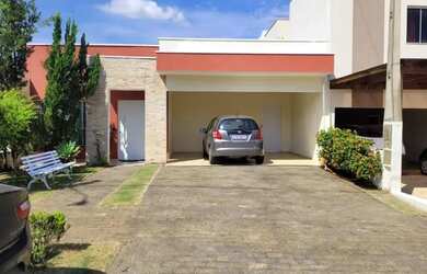 Imagem: A casa em condomínio possui 3 Dormitórios, 2 Banheiros, 2