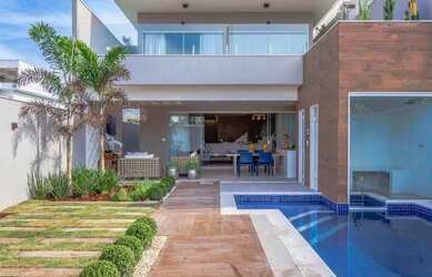 Imagem: A casa em condomínio possui 4 Dormitórios, 5 Banheiros, 3