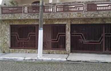 Imagem: A casa possui 4 Dormitórios, 3 Banheiros, 5 Vagas na garagem