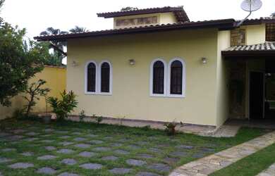 Imagem: A casa possui 2 Dormitórios, 2 Banheiros, 2 Vagas na garagem