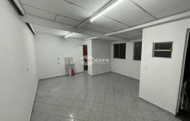 Imagem: A casa possui 3 Dormitórios, 1 Banheiro, 3 Vagas na garagem