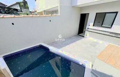 Imagem: A casa possui 2 Dormitórios, 3 Banheiros, 1 Vaga na garagem