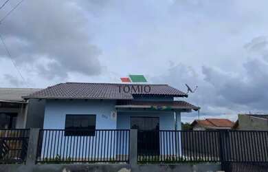 Imagem: A casa possui 2 Dormitórios, 1 Banheiro, 1 Vaga na garagem