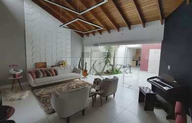 Imagem: A casa possui 3 Dormitórios, 2 Banheiros, 2 Vagas na garagem