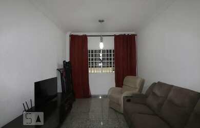 Imagem: A casa possui 4 Dormitórios, 4 Banheiros, 3 Vagas na garagem