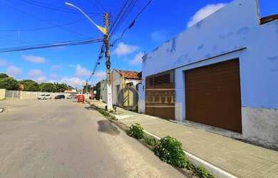 Imagem: A casa possui 2 Dormitórios, 2 Banheiros, 1 Vaga na garagem