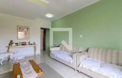 Imagem: A casa possui 3 Dormitórios, 2 Banheiros, 1 Vaga na garagem