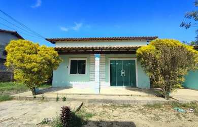 Imagem: A casa possui 2 Dormitórios, 2 Banheiros, 2 Vagas na garagem