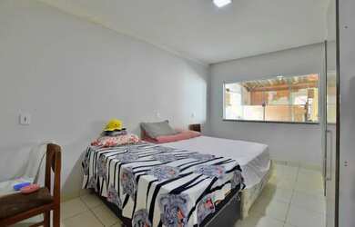 Imagem: A casa em condomínio possui 3 Dormitórios, 1 Banheiro, 3 Vagas