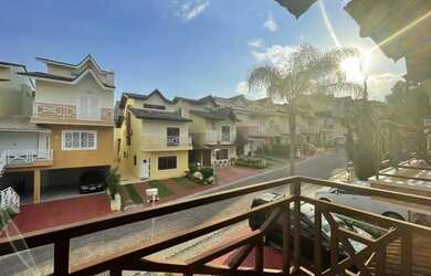 Imagem: A casa em condomínio possui 4 Dormitórios, 5 Banheiros, 5