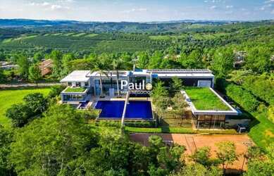 Imagem: A casa em condomínio possui 5 Dormitórios, 5 Banheiros, 5