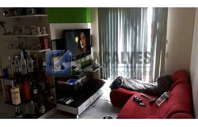 Imagem: O apartamento possui 2 Dormitórios, 1 Banheiro, 1 Vaga na garagem