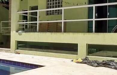 Imagem: A casa em condomínio possui 4 Dormitórios, 5 Banheiros, 5