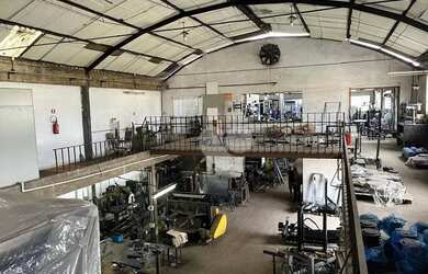 Imagem: O depósito possui 5 Vagas na garagem e 951m² de Área e está