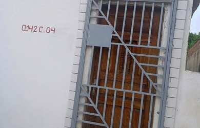 Imagem: A casa possui 1 Dormitório, 1 Banheiro, 1 Vaga na garagem e