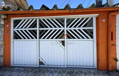 Imagem: A casa possui 3 Dormitórios, 3 Banheiros, 2 Vagas na garagem