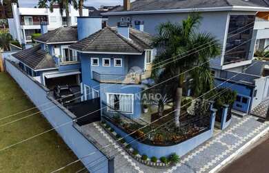 Imagem: A casa possui 3 Dormitórios, 5 Banheiros, 5 Vagas na garagem