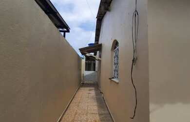 Imagem: A casa possui 2 Dormitórios, 1 Banheiro, 2 Vagas na garagem