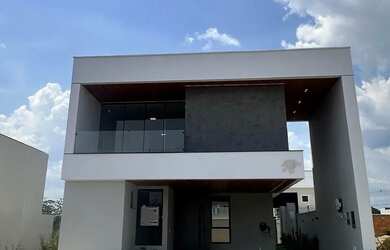 Imagem: A casa em condomínio possui 4 Dormitórios, 5 Banheiros, 4