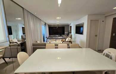 Imagem: O apartamento possui 3 Dormitórios, 5 Banheiros, 3 Vagas na