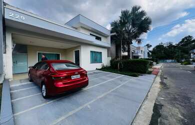 Imagem: A casa em condomínio possui 3 Dormitórios, 4 Banheiros, 3