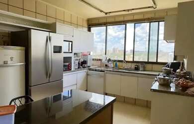 Imagem: O apartamento possui 3 Dormitórios, 5 Banheiros, 2 Vagas na