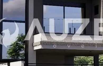 Imagem: A casa possui 3 Dormitórios, 4 Banheiros, 2 Vagas na garagem