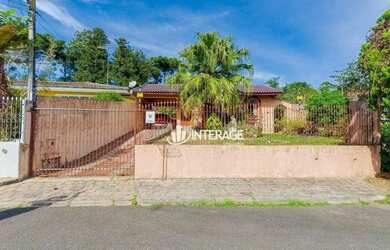 Imagem: A casa possui 3 Dormitórios, 3 Banheiros, 5 Vagas na garagem