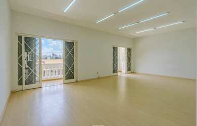 Imagem 9: Sobrado para venda em Chácara da Barra com 3 quartos, sendo 1 suíte , 329m²