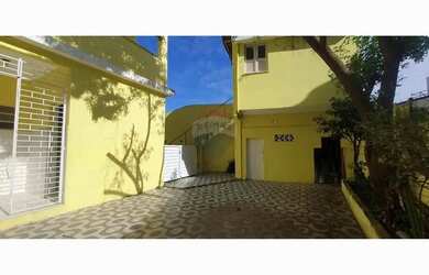 Imagem: O depósito possui 5 Vagas na garagem, 350m² de Área e está