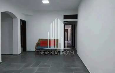 Imagem: A casa possui 4 Dormitórios, 3 Banheiros, 2 Vagas na garagem