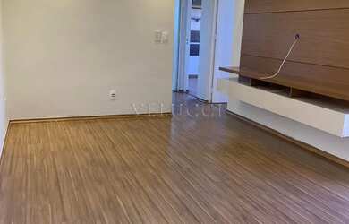 Imagem: O apartamento possui 2 Dormitórios, 1 Banheiro, 1 Vaga na garagem