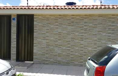 Imagem: A casa possui 3 Dormitórios, 1 Vaga na garagem, 65m² de Área