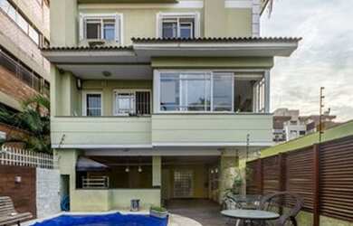 Imagem: A casa em condomínio possui 3 Dormitórios, 4 Banheiros, 3